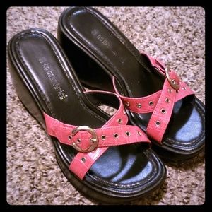 No boundaries wedge sandals